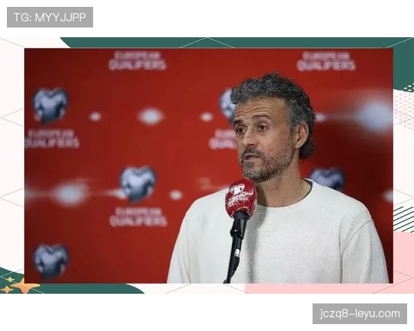 恩里克调整中场配置,球队战术革新助力成绩提升 恩里克调整中场配置,球队战术革新助力成绩提升