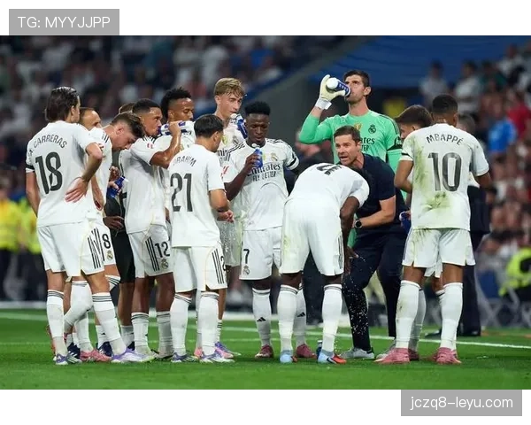 皇马球迷热情高涨,欢庆球队新胜利表现抢眼 皇马球迷热情高涨,欢庆球队新胜利表现抢眼