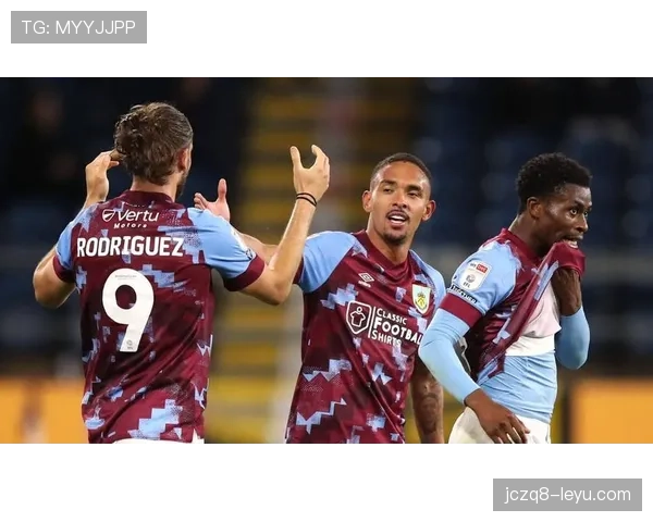 西布朗蓝白条纹球衣本赛季主场表现稳健