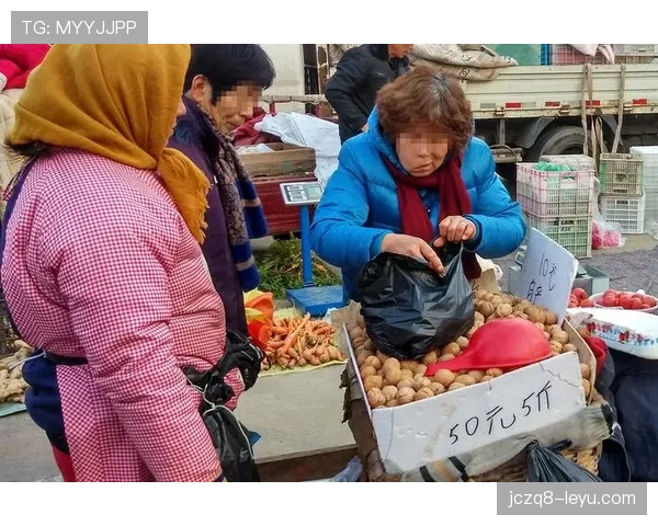 卡瓦尼拎塑料袋逛菜市场，手表一闪，旁边大妈竟然说：这表比我房子值钱